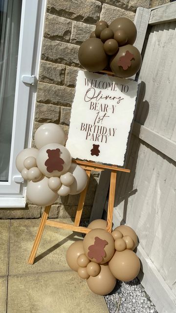 Balloon Girl Harriet🎈 shared a post on Instagram: "Oliver’s Bear-y 1st Birthday🐻 @x_vikki @karlfranky01 All signs made by me so can be personalised in any way! This clear Perspex sign was painted in crushed almond before chocolate brown coloured vinyl wording was added🧸 #balloongirlharriet #bearyfirstbirthday #bearparty #balloongarland #balloonartist #ballooninspo #balloonsetups #ballooninstallation #balloons #balloonideas #theeventcollectivex #bapiaparty #glamlifeparty #balloonfinds #org Beary First Birthday Balloon Arch, Diy Bear Decor, Bear Balloon Centerpiece, Bear Balloon Arch, Brown Bear Brown Bear Birthday Party, Perspex Sign, Brown Bear Brown Bear Birthday, Balloon Bear, First Birthday Sign