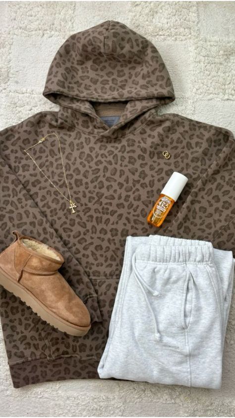 Abercrombie Leopard Hoodie, Abercrombie Cheetah Hoodie, Cheetah Hoodie Outfit, Leopard Print Hoodie Outfit, Comfy Fit Ideas, Cheetah Print Hoodie, Abercrombie Hoodie Outfit, Garage Outfit Ideas, Comfy Outfits For School Winter