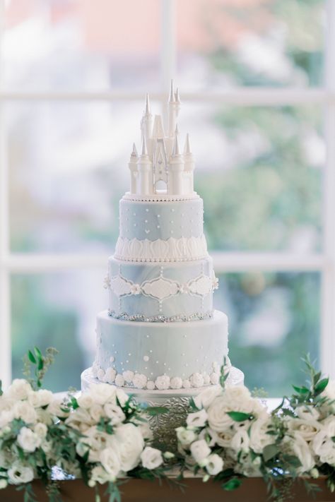 Cinderella Themed Wedding Cake, Cinderella Wedding Aesthetic, Cinderella Wedding Cakes, Cinderella Themed Wedding, Disneyworld Aesthetic, Cinderella Wedding Cake, Wedding Cinderella, Dream Quinceanera, Castle Wedding Cake