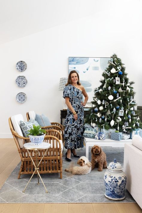 The interior designer, Melinda Hartwright, shows us how to make the classic blue-and-white look work for Christmas day decorating and dining. Tap the link now for all her tips. Hamptons Style Christmas, Season Photography, Look Work, Hamptons Home, Couple Christmas, Christmas Entertaining, Mornington Peninsula, Hamptons House, Hamptons Style