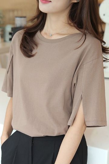 Sewing Blouses, Sleeves Designs For Dresses, Fashion Attire, Designs For Dresses, Basic Tee, Work Attire, Stylish Fashion, Blouse Styles, Basic Tees