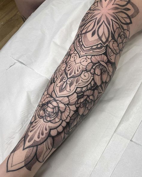 Floral Tattoo Leg, Women Calves Tattoo, Mandala Tattoo Leg, Calf Tattoo Ideas, Sock Tattoo, Evil Eye Tattoo, Full Leg Tattoos, Tattoos For Women Flowers, Geometry Tattoo