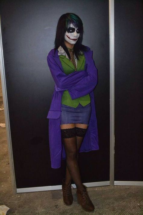 Joker girl costume Female Dark Knight, Joker Girl Costume, Girl Joker Costume, Joker Costume Girl, Joker Costume Female Outfit, The Joker Costume, Girl Joker, Female Joker Costume, Costume Joker