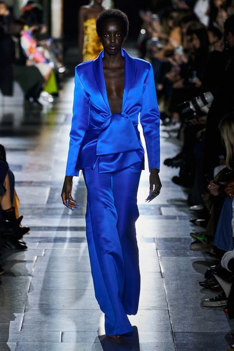 Blue Runway, Kim Kardashian Red Carpet, Monochrome Fashion, Victoria Secret Fashion, Victoria Dress, Fashion Show Collection, London Fashion Week, Daily Fashion, Blue Fashion