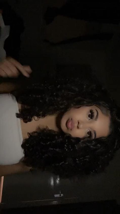 Mixed Curly Hair, Cute Curly Hairstyles, Beautiful Curly Hair, Curly Hair Styles Easy, Hairdos For Curly Hair, Cute Makeup Looks, Curly Girl Hairstyles, Baddie Hairstyles, Curly Hair Tips