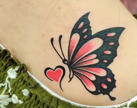 Small Butterfly Color Tattoo, Butterfly Japanese Art, Butterfly Tattoo With Heart, လိပ်ပြာ Tattoo, Butterfly And Heart Tattoo, Maa Tattoo Designs, First Tattoo Ideas, Mom Dad Tattoo Designs, Minimal Tattoo Designs