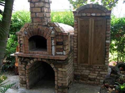 12 DIY Smokehouses For Cooking And Preserving Food Brick Smoker, Build A Smoker, Diy Smoker, Outdoor Smoker, Brick Ovens, Brick Pizza Oven, Bread Oven, Wood Oven, Outdoor Oven