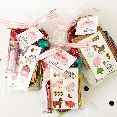 Farm Party Gift Bag Ideas, Farmyard Party Favours, Farm Favors Birthday, Animal Theme Goodie Bags, Farm Animal Party Favor Ideas, Farm Themed Goodie Bags, Farm Themed Birthday Favors, Animal Themed Party Favors, Farm Birthday Goodie Bags