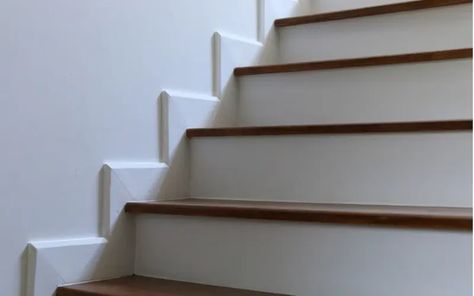 Stairway Molding, Stair Trim Ideas, Trim Molding Ideas, Stair Moulding, Tile Baseboard, Stairs Skirting, Stairs Trim, Wainscoting Stairs, Baseboard Trim