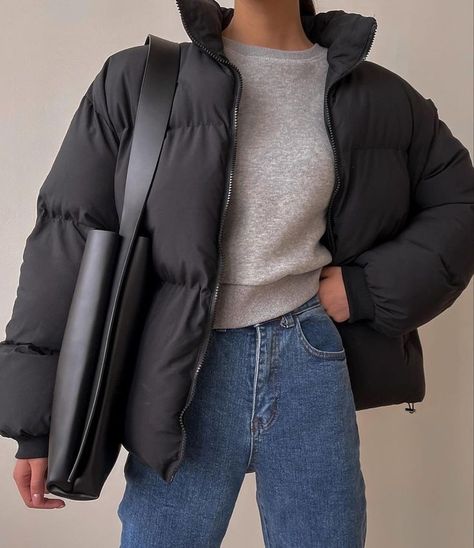 Black Puffer Outfit, Black Puffer Jacket Outfit, Puffer Jacket Outfits, Women Puffer Jacket, Puffer Outfit, Quilted Coats, Puffer Jacket Outfit, Cropped Puffer Jacket, Black Puffer Jacket