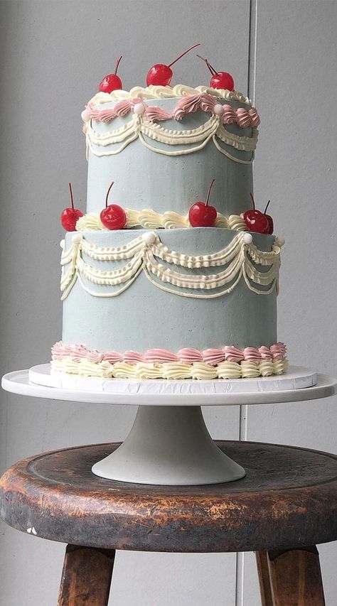 Victorian Cakes, Bolo Vintage, Blue Birthday Cakes, Tiered Cakes Birthday, Tiered Cake Design, Vintage Birthday Cakes, 21st Cake, Cake Drawing, Elegant Birthday Cakes