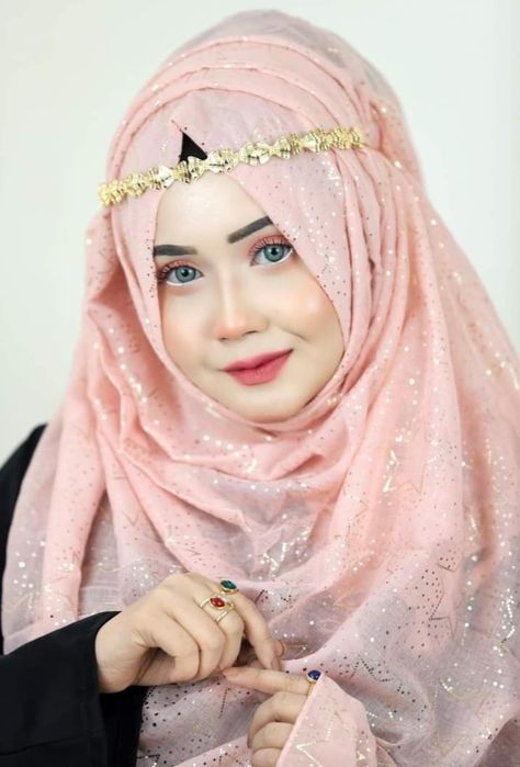 Hijab Style Pakistani, Makeup Looks Casual, Hijab Wrapping Styles, Chand Rat, Easy Hijab Style, Niqabi Bride, Muharram Quotes, Bridal Hijab Styles, Modesty Dress