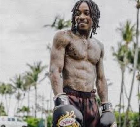 Wiz Khalifa Wiz Khalifa Body Transformation, Men Broad Shoulders, Wiz Khalifa, Music Blog, The Wiz, Transformation Body, Beards, Stuff I Want, My Man