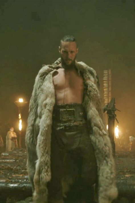 Ubbe Ragnarsson, Jordan Patrick Smith, Vikings Tv Show, Vikings Tv, Hair Flip, Bad Habits, Movie Characters, New Me, Tigers