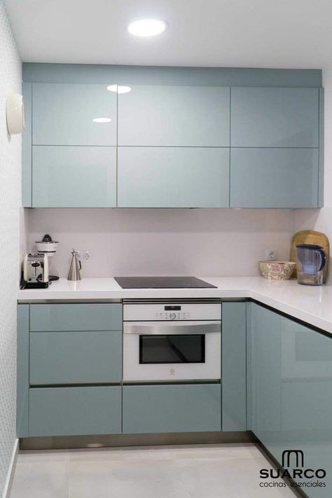 White Color Kitchen Cabinets, Kitchen Furniture Color Ideas, Small Kitchen Interior Design Decor, Kitchen Cabinets Colors, Desain Pantry, Kitchen Design Color, Kitchen Modular, Kitchen Cupboard Designs, Kabinet Dapur