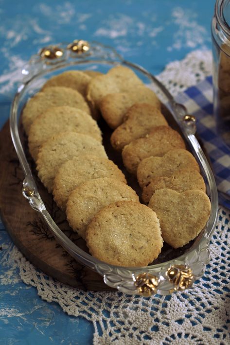 Walnut Shortbread Cookie - Dimitras Dishes Walnut Shortbread Cookies, Walnut Shortbread, Dimitras Dishes, Buttery Shortbread Cookies, Shortbread Cookie Recipe, Shortbread Cookie, Delish Recipes, Chocolate Pies, Almond Cookies