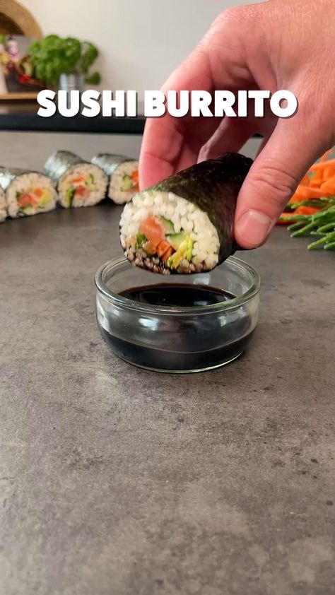 Sushi Burrito Make Food Videos, Cool Food Ideas, Burrito Video, Food Recipes For Lunch, Ideas De Lunch, Sushi Toppings, Food Recipes Lunch, Recipes Sushi, What To Eat For Lunch