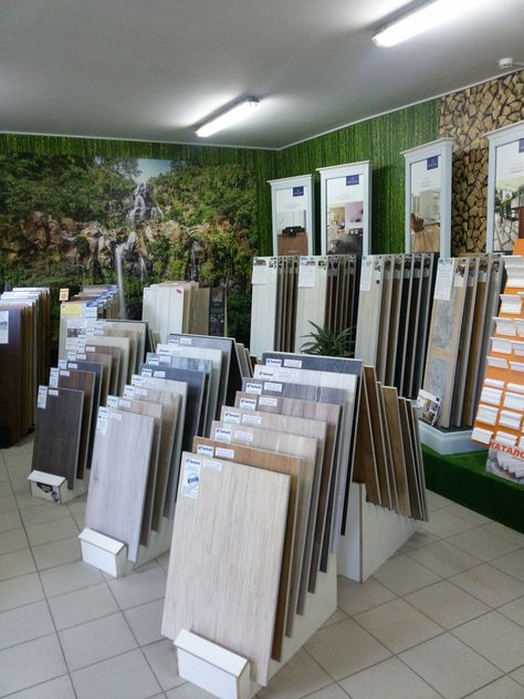 Tile Display Showroom Interior Design, Tile Shop Display Store Design, Retail Store Layout, Flooring Showroom, Kitchen Design Showrooms, Showroom Decor, Ceramic Store, Retail Store Interior Design, Retail Store Interior