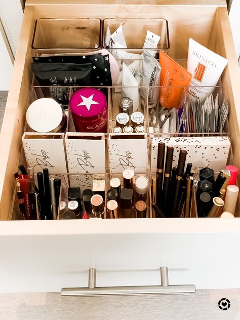 Deep Bathroom Drawer Organization, Baby Drawer Organization, Organizing Aesthetic, Desk Drawer Organisation, Messy Drawer, Nursery Drawer Organization, Makeup Drawer Organizer, Deep Drawer Organization, Aesthetic Organization