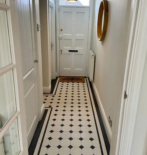 Mosaic Tiles Kitchen Floor, Victorian Kitchen Tiles Floors, Mosaic Hallway Floor, Checkerboard Floor Bathroom, Entrance Flooring Ideas, Front Entry Tile, Contemporary Victorian Interiors, Tiled Hallway Floor, Victorian Entryway