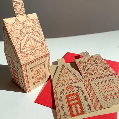 Just fold and glue to create this sweet 3D letterpress Gingerbread House. • blank inside and measures 4.25”x5.5” folded • folded card is letterpress printed in warm red and dark red on 100# kraft paper • die cut and scored • accompanied by an A2 red envelope • card comes flat with envelope, you fold & glue to make a 3D house! Beautifully llustrated by Élise Lassonde and made in the United States. Chipboard Gingerbread House, Bespoke Christmas Cards, Gingerbread Packaging, Kraft Paper Christmas Cards, Gingerbread House Cards, Gingerbread House Card, 3d Gingerbread House, Letterpress Art, 3d Gingerbread