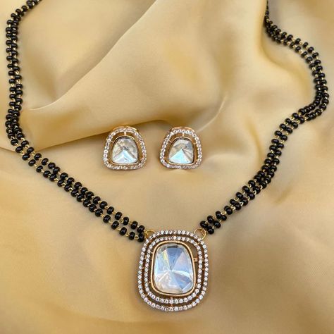 Buy Gold Plated Polki Diamond Mangalsutra Square Kundan Online in India - Etsy Indian Designer Jewellery, Kundan Mangalsutra Designs, Polki Mangalsutra Designs, Polki Mangalsutra, Solitaire Mangalsutra, Indian Mangalsutra, Indian Jewelry Gold, Long Mangalsutra, Schmuck Gold