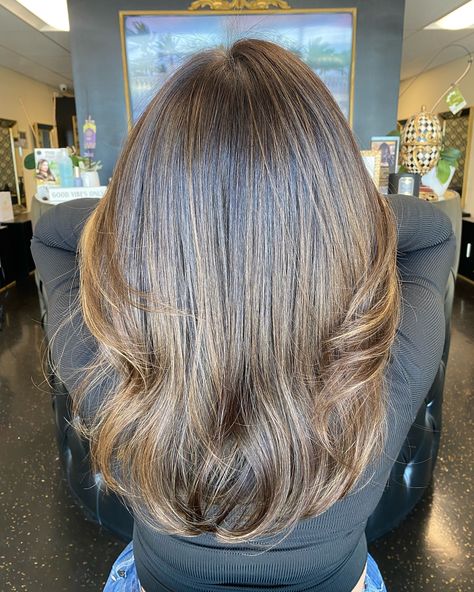 Super natural BRONDE balayage + Halo moneypiece POP •natural, soft, & blended balayage •Halo moneypiece •blunt haircut + face framing •blowout style ⏰ 5:30 Swipe for before➡️ 🌹🌹🌹🌹🌹🌹🌹🌹🌹🌹🌹🌹🌹🌹🌹🌹🌹🌹🌹 #naturalbalayage #hair #halo #moneypiece #subtlebalayage #bronde #balayage #balayagehair #bluntcut #faceframing #haircut #trending #losangeles #northhollywoodhairstylist #glam_orossa Subtle Balayage, Bronde Balayage, North Hollywood, Face Framing, Super Natural, Balayage Hair, Hair Stylist, Balayage, Halo