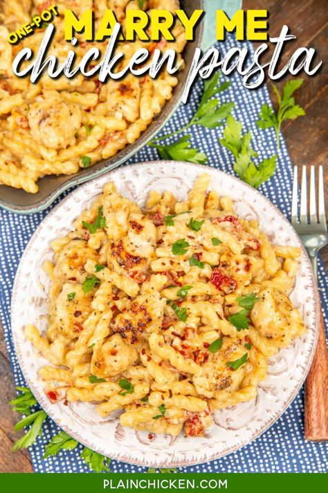 One-Pot Marry Me Chicken Pasta - Chicken and pasta simmer in a garlic cream sauce with sun-dried tomatoes and parmesan. Marry Me Chicken Pasta, Chicken And Pasta, Oven Roasted Asparagus, Slow Cooker Casserole, Marry Me Chicken, Garlic Cream Sauce, Plain Chicken, Honey Mustard Chicken, One Pot Chicken