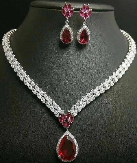 Vintage Diamond Necklace, Beautiful Diamond Necklace, Afrikaanse Mode, Diamond Necklace Designs, Diamond Necklace Set, Diamond Jewelry Necklace, Diamond Jewelry Designs, Cz Necklace, Ruby Necklace