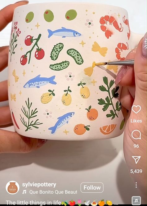 Fruit Pottery Painting Ideas, Pottery Painting Fruit Bowl, Fruit Painted Bowl, Pottery Painting Vegetables, Ceramic Bowls Painting Ideas, Ceramic Bowl Painting, Fruit Pottery Painting, Clay Bowl Painting Ideas, Bowl Pottery Painting Ideas