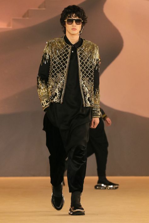 WINTER 20 MEN - Balmain Modern Egyptian Fashion, Embellished Outfit, Egyptian Inspired Fashion, Mens Evening Wear, Concert Clothes, Opera Ghost, Black Outfit Men, Fashion Models Men, Men Waist