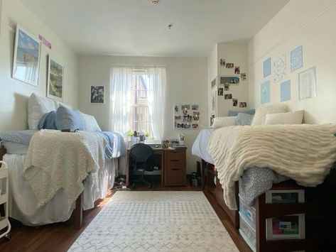 Dorm Room Inspo Minimalist, Uw Madison Dorm, Miami University Dorm Rooms, Coastal Dorm Room, Modern Cozy Home, Diy Dorm Room, Dorm Beds, Bedding Dorm, Dorm Room Layouts