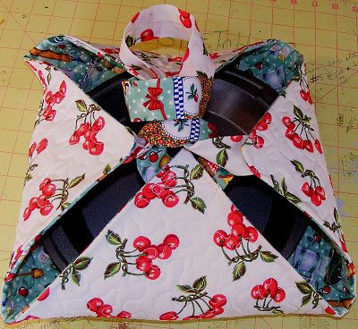 Quilted Casserole Carrier, Casserole Carrier Pattern, Carrier Pattern, Pie Carrier, Casserole Carrier, Small Sewing Projects, Diy Quilt, Shirt Quilt, Easy Sewing Projects