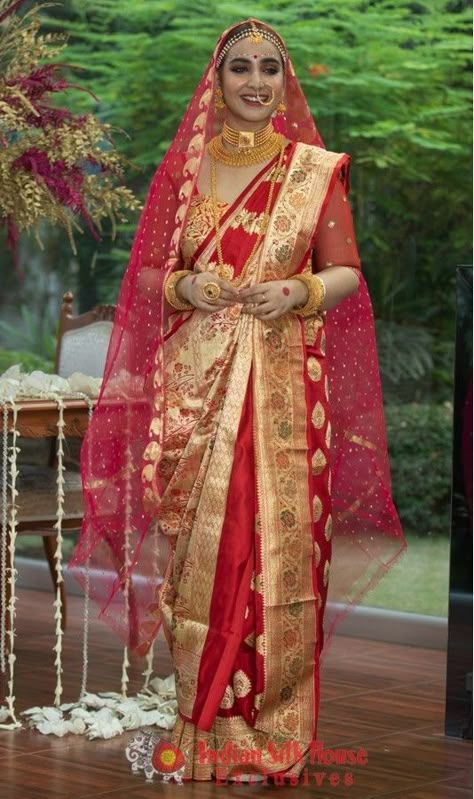 Bengali Saree, Indian Bride Makeup, Bengali Bridal Makeup, Saree Draping Styles, Indian Sari Dress, Desi Wedding Dresses, Bengali Bride, Bridal Makeover, Indian Bride Outfits