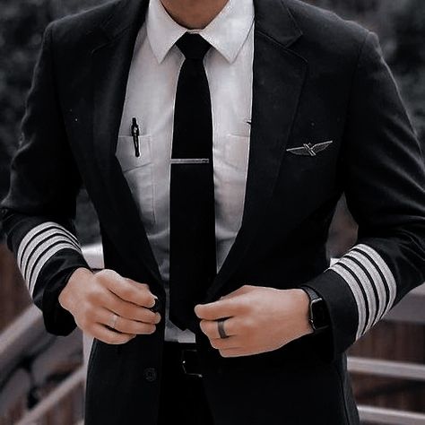 Miles Archer Aesthetic, Ugly Love Aesthetic, Archer Aesthetic, Miles Archer, Ugly Love By Colleen Hoover, Pilot Career, Ugly Love Colleen Hoover, Pilot Uniform, Pilots Aviation