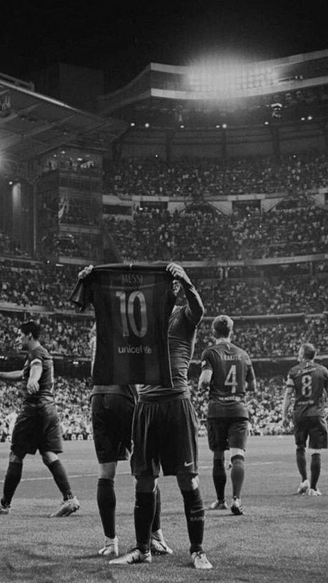 Messi Poster, Black And White Football, Genos Wallpaper, Lionel Messi Barcelona, Soccer Photography, Lionel Messi Wallpapers, Messi Photos, Messi And Neymar, Neymar Football