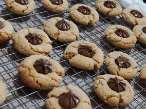 Print Chocolate Star Cookies | Just A Pinch Chocolate Star Cookies, Chocolate Stars, Chocolate And Peanut Butter, Just A Pinch Recipes, Christmas Cookie Exchange, Holiday Snacks, Cookie Swap, Star Cookies, Just A Pinch