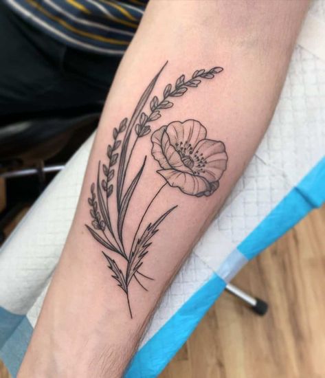 Flower Black And White Tattoo, Flower Tattoo Colorful, Black Poppy Tattoo, Bb Tattoo, Niece Tattoo, Nirvana Tattoo, Tattoo Colorful, Poppy Flower Tattoo, Black And White Tattoo