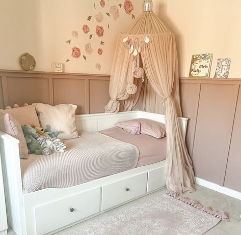 Ikea Daybed Room Ideas Girl, Girls Box Bedroom Ideas, Day Bed Kids Bedroom, Ikea Daybed Kids Room, Girls Day Bed Bedroom Ideas, Ikea Hemnes Daybed Girls Room, Ikea Hemnes Daybed Kids Room, Kids Box Room Ideas Bedrooms, Daybed Toddler Room Girl