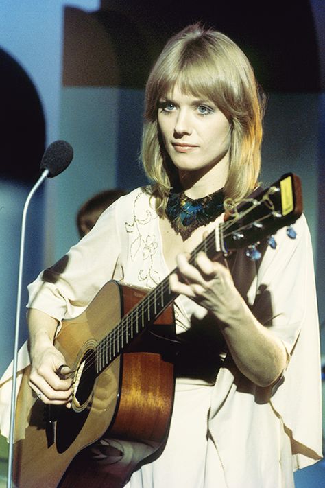 Little Bunny Sunshine : Photo Guitar Woman, Nancy Wilson Heart, Wilson Sisters, Ann Wilson, Nancy Wilson, Music Heart, Heart Band, Women Of Rock, Heart Poster