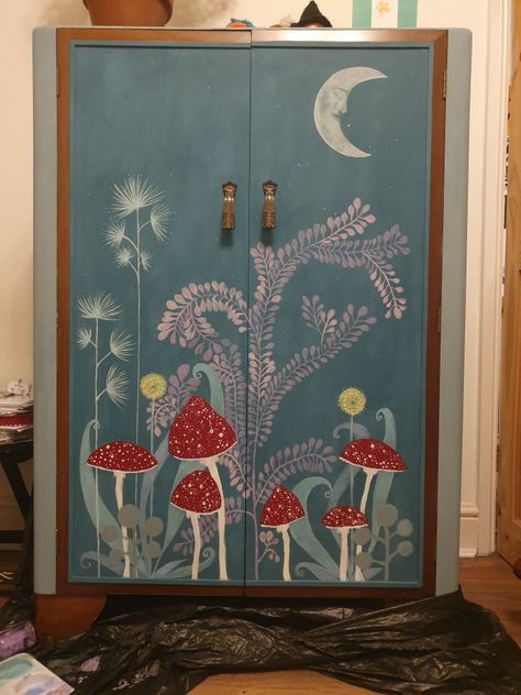 Mushroom Dresser Painting, Diy Painted Wardrobe, Mural Closet Door, Mushroom Painted Furniture, Furniture Mural, Mural On Furniture, Fun Furniture Painting Ideas, Hand Painted Closet, Closet Door Mural