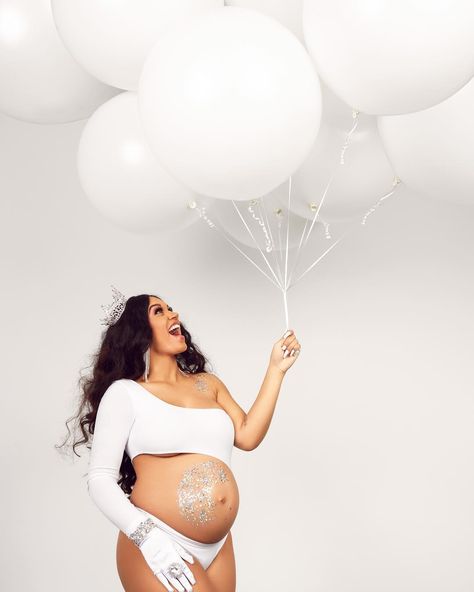 296.5k Likes, 12.2k Comments - Biannca Prince (@x_bianncaraines) on Instagram: “ITS MY MF BIRTHDAY BITCH! Happy 22nd Birthday to me!! 🎂🎉” Pregnant Birthday Photoshoot, Biannca Raines, Happy 22nd Birthday, Maternity Photography Poses Couple, Maternity Photoshoot Poses, Bath And Body Work, Maternity Photography Poses, 22nd Birthday, Maternity Poses