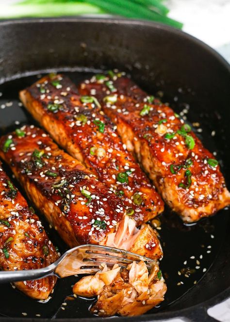 Sauteed Salmon Recipes, Maple Soy Glazed Salmon, Maple Soy Salmon, Maple Salmon Recipes, Salmon Marinade Recipes, Factor Recipes, Soy Glazed Salmon, Fried Salmon Recipes, Salmon Recipe Pan