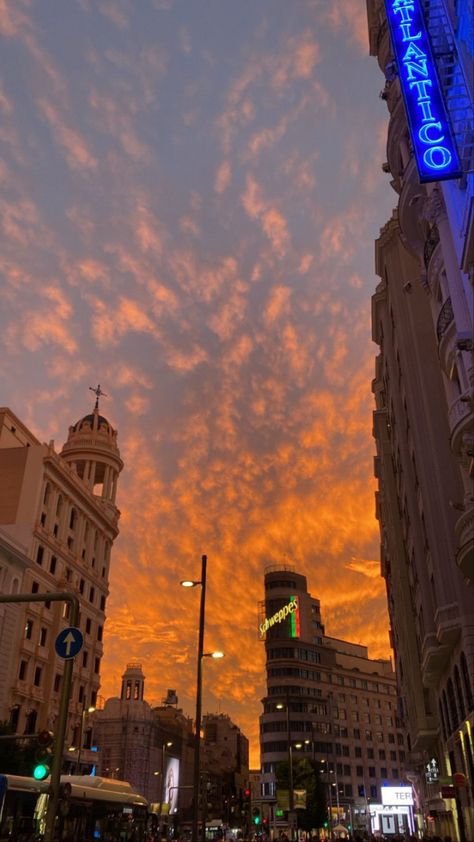 Madrid Aesthetic, Madrid Girl, Spain Aesthetic, Madrid City, Madrid Wallpaper, Barcelona Travel, City Aesthetic, Beautiful Places To Travel, Madrid Spain