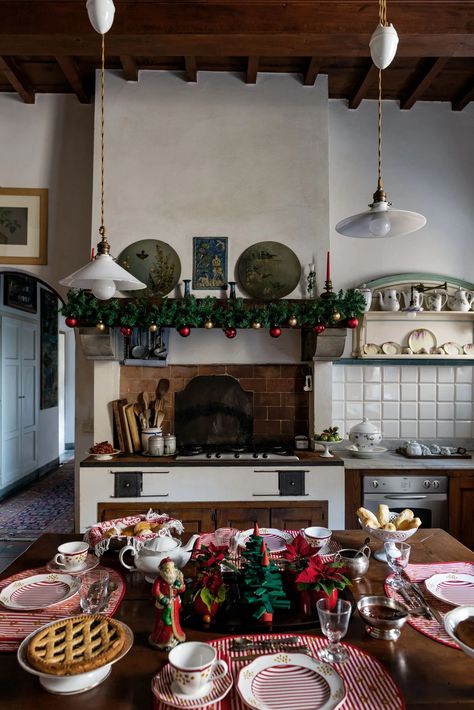 The Florentine house of the Loretta Caponi family | House & Garden Cherry Wood Floors, Family Stone, Turquoise Tile, The Family Stone, Uk Photos, Christmas Decorations For The Home, Antique Market, Embroidered Cushions, House Garden