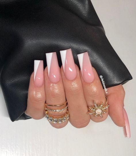 🤍 Nails By Chelsea 🤍 on Instagram: “Minimalism is not a lack of something. It’s simply the perfect amount of something 🤍⁣ ⁣⁣ 𝐏𝐫𝐨𝐝𝐮𝐜𝐭𝐬 𝐮𝐬𝐞𝐝:⁣⁣⁣⁣⁣⁣⁣⁣⁣⁣ @nsiuk⁣ Pink Masque⁣ ⁣…” Nails Mid Length, Prom 2023, Birthday Nails, Pretty Acrylic Nails, Purple Nails, Square Nails, Pretty Nails, Cute Nails, Nail Inspo