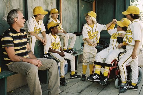 "The Bad News Bears" movie still, 2005. The remake that should have never been made. Go watch the 1976 original with Walter Matthau instead. Bad News Bears Quotes, Finding Forrester, Bad News Bears, Baseball Movies, Walter Matthau, Bear Quote, Sports Movie, The Sandlot, The Breakfast Club