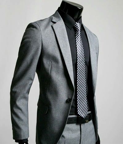 Con esto me siento fenomenal Terno Slim Fit, A Man In A Suit, Man In A Suit, Mens Attire, Business Dress, Men’s Suits, Suit Style, Gray Suit, Business Outfit