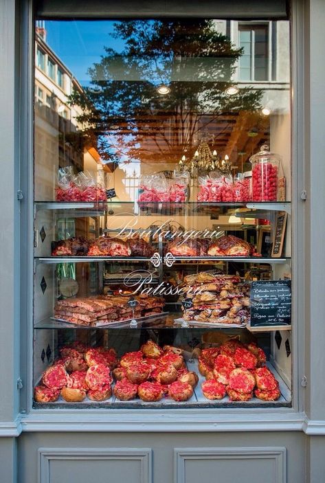 Bakery Window, Bakery Shop Design, Bakery Interior, Bakery Design Interior, Bakery Decor, Bakery Display, French Bakery, Bakery Design, Coffee Shop Design