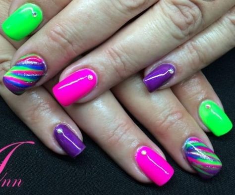 Birthday Nails Bright Colors, 80s Pedicure, Neon Nails Short Acrylic, 80s Style Nails Art Ideas, 80s Acrylic Nail Designs, 80s Fingernails, Neon Nail Ideas Bright Colors Gel, 80 Nails Design, 80s Nail Ideas